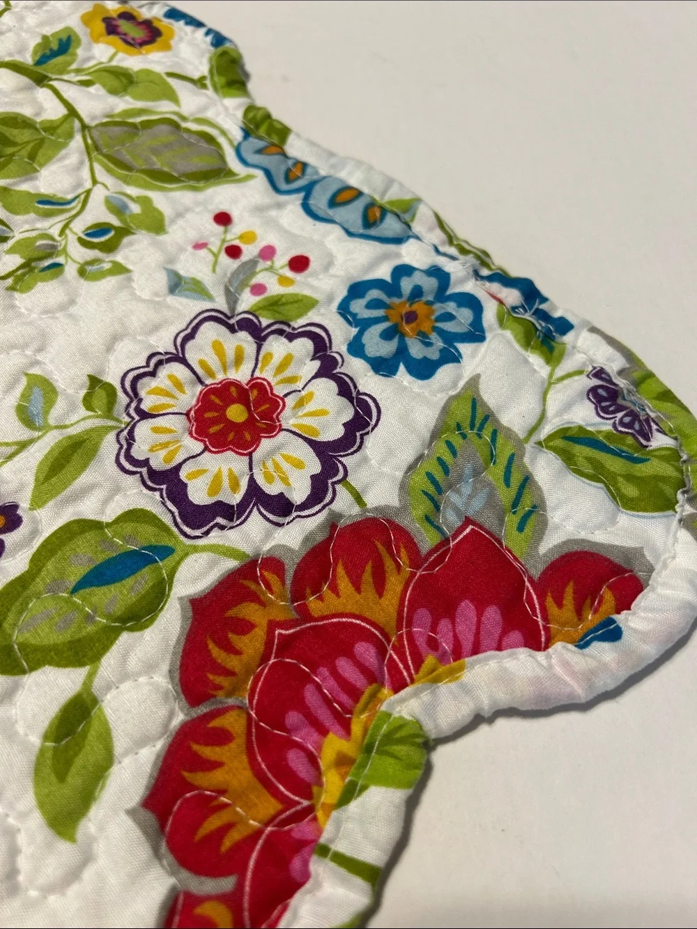 Greenland Home Astoria Placemat Set of 2 White Floral Quilted Scalloped White